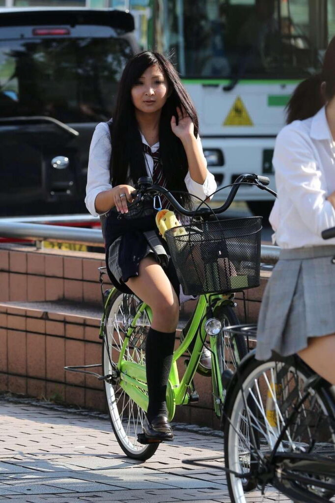 【素人】サドルにまたがる女子高生がエロすぎるｗ【エロ画像】（92）