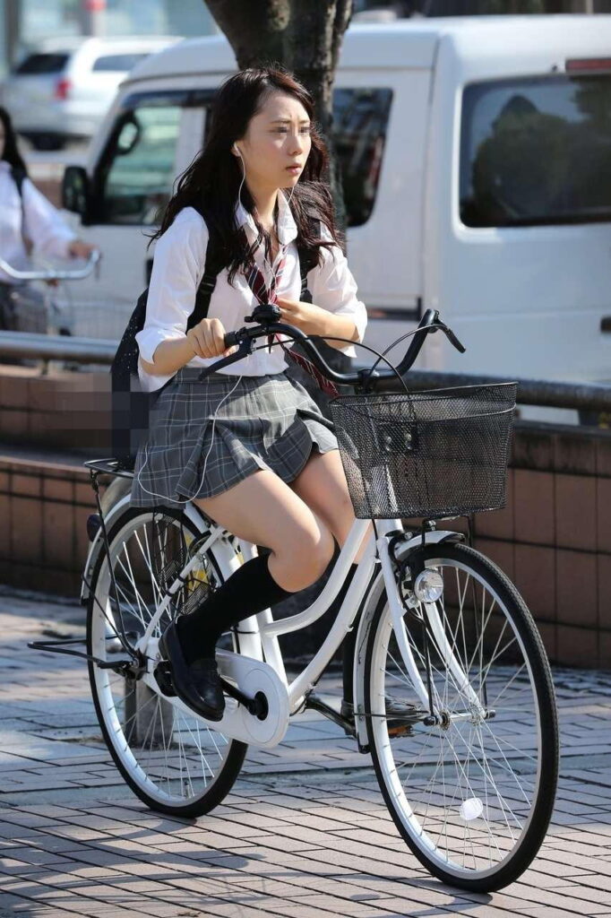 【素人】サドルにまたがる女子高生がエロすぎるｗ【エロ画像】（94）