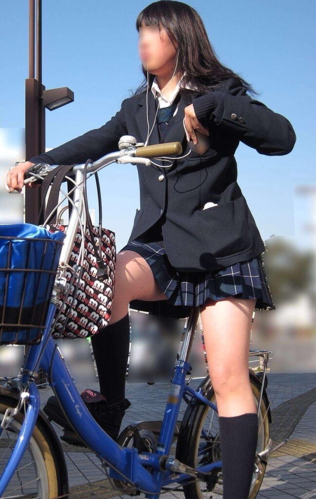【素人】サドルにまたがる女子高生がエロすぎるｗ【エロ画像】（111）