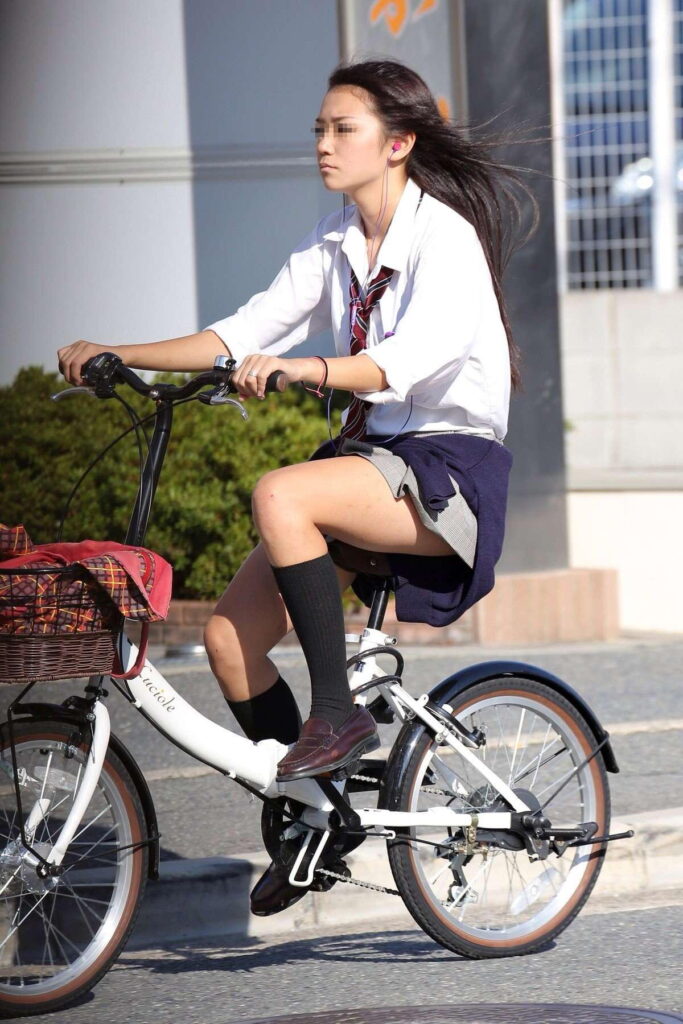 【素人】サドルにまたがる女子高生がエロすぎるｗ【エロ画像】（113）