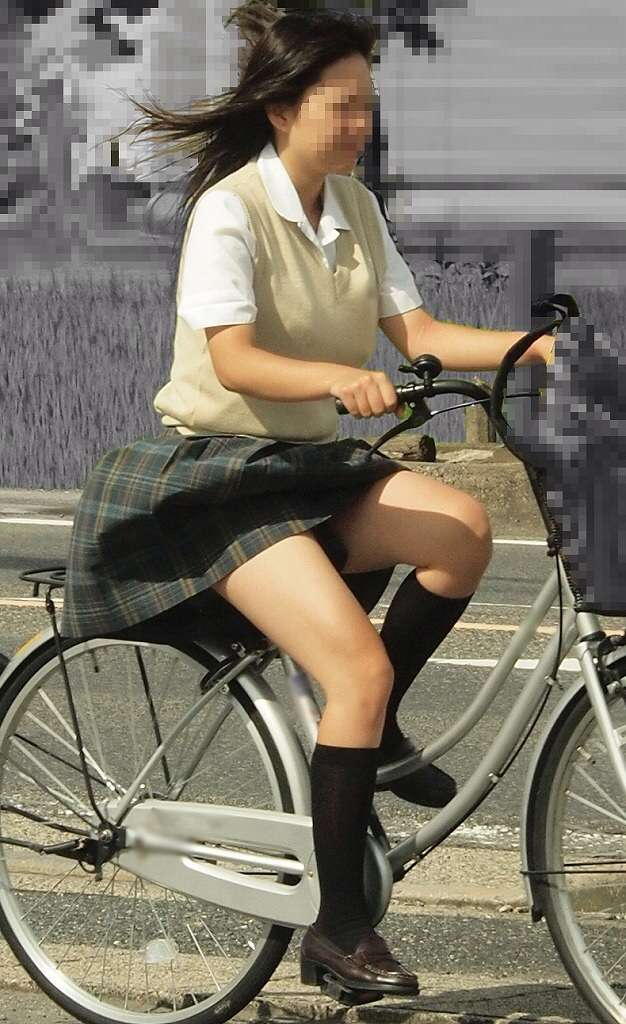 【素人】サドルにまたがる女子高生がエロすぎるｗ【エロ画像】（1）