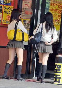 【素人】ミ二スカJKの脚がエロすぎる！【エロ画像】（18）