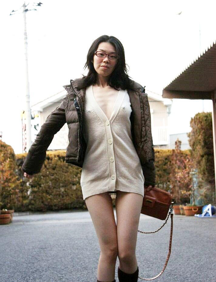 地味眼鏡素人の露出エロ画像20230813125026