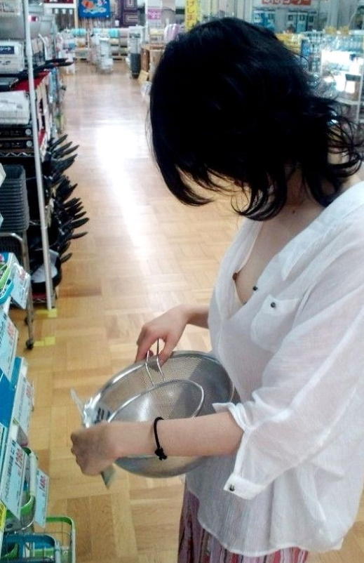 地味眼鏡素人の露出エロ画像20230813125300