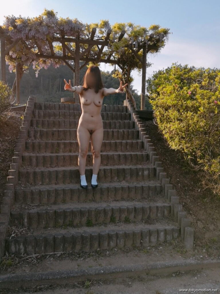 変態素人妻と早朝の公園をお散歩ｗ【エロ画像】（5）