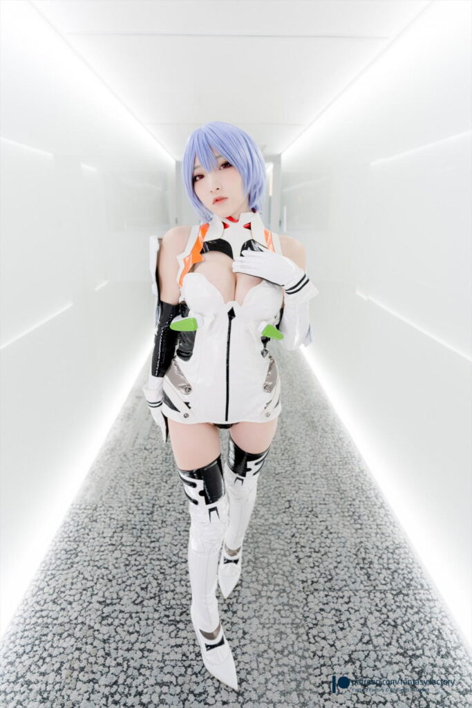 小丁ちゃんが綾波レイのコスプレをするとこうなるｗ【エロ画像】（4）
