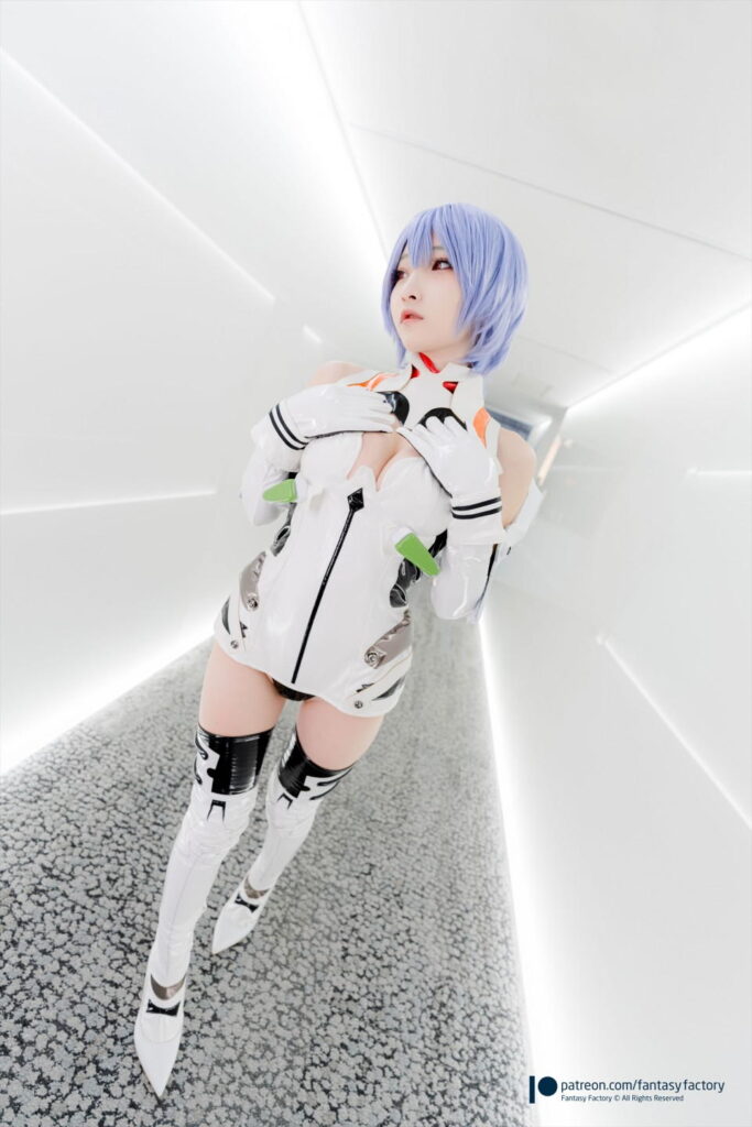 小丁ちゃんが綾波レイのコスプレをするとこうなるｗ【エロ画像】（3）