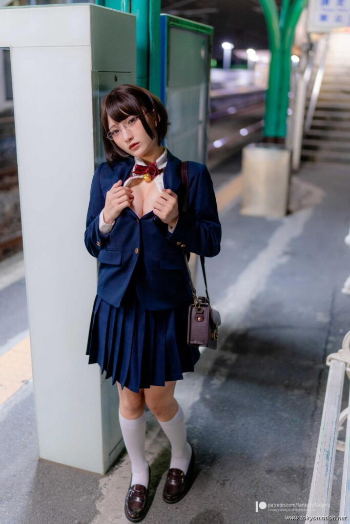 【露出】小丁ちゃんが制服姿で激エロ深夜徘徊【エロ画像】（9）