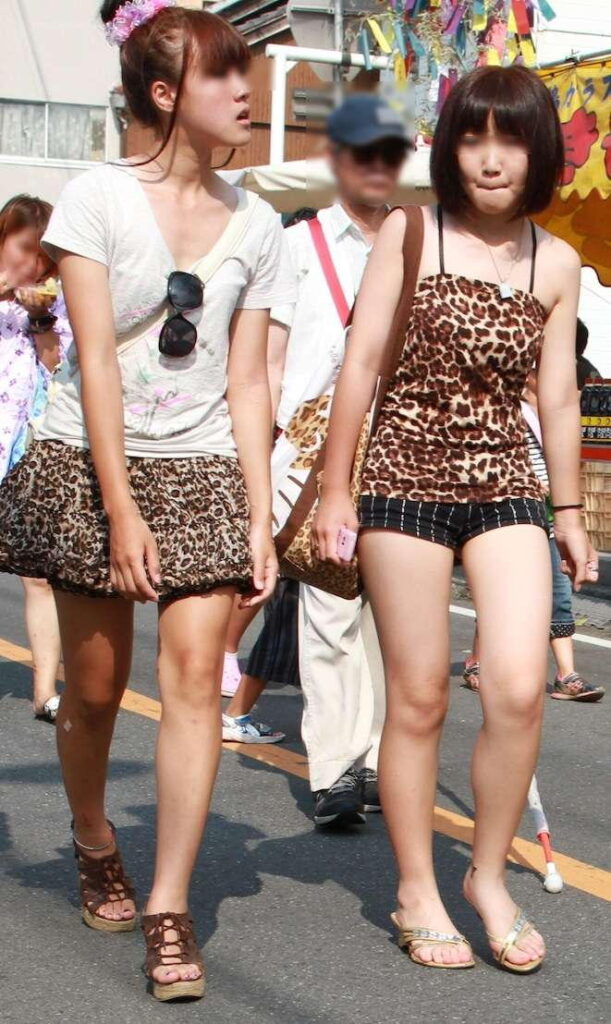 白ギャルの美脚エロ画像20230820113323