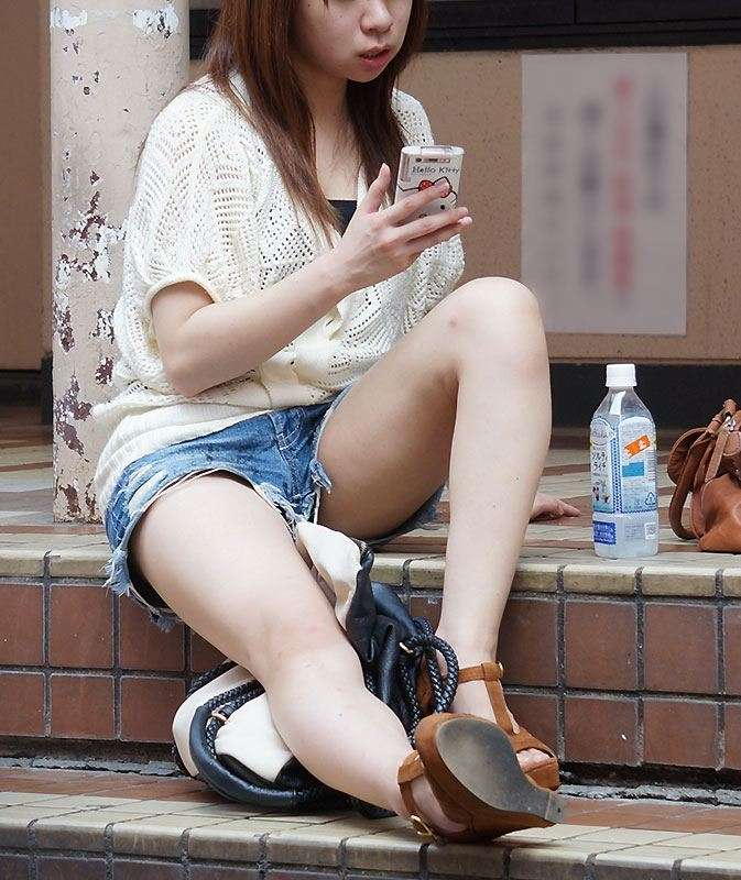 白ギャルの美脚エロ画像20230820120151