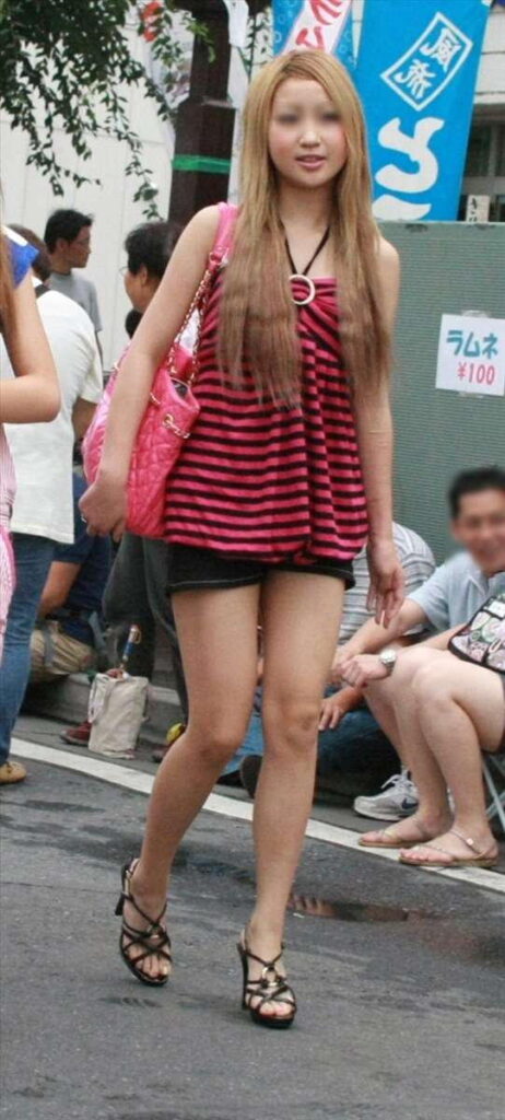 白ギャルの美脚エロ画像20230820120839