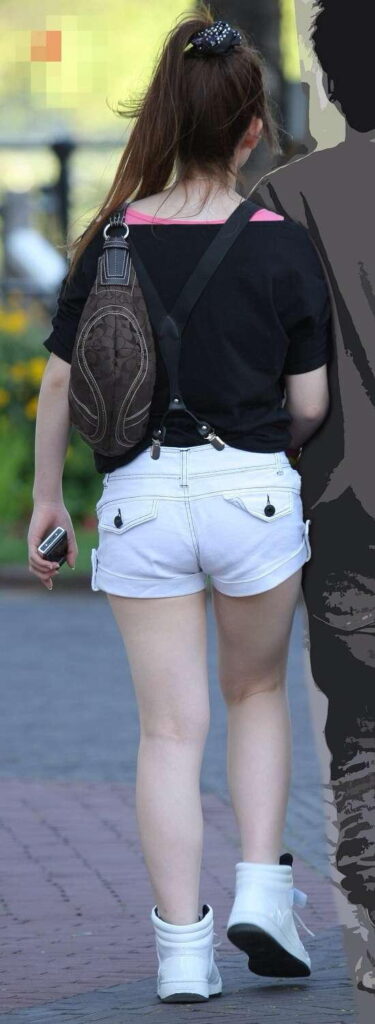 白ギャルの美脚エロ画像20230820122039