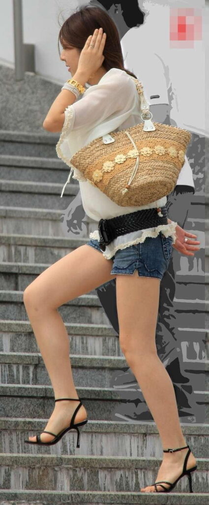 白ギャルの美脚エロ画像20230820122104