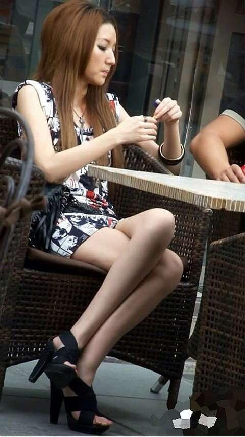 白ギャルの美脚エロ画像20230820122128