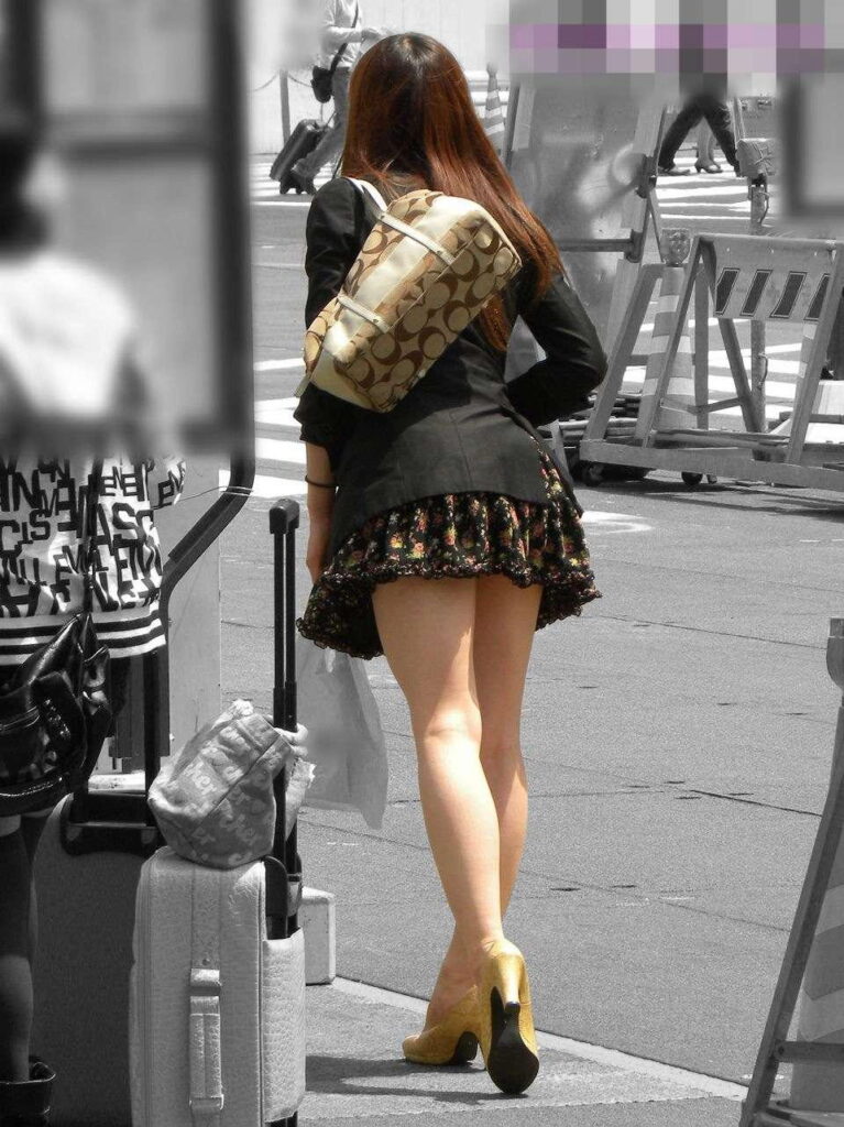 白ギャルの美脚エロ画像20230820122230