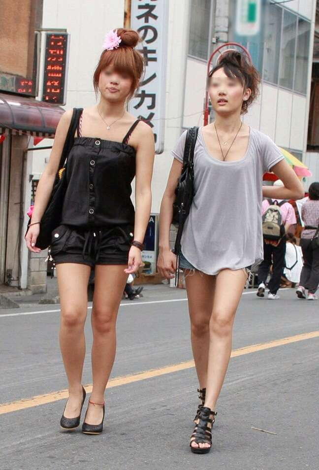 白ギャルの美脚エロ画像20230820123152