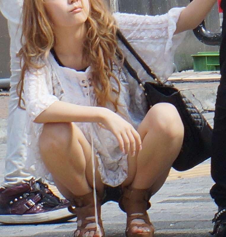 白ギャルの美脚エロ画像20230820140737