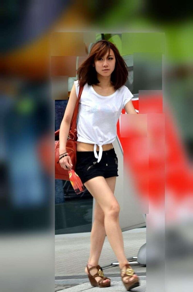 白ギャルの美脚エロ画像20230820142919