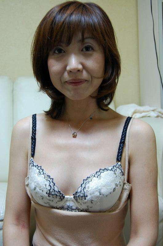 艶っぽい素人おばさんのエロ画像（1）