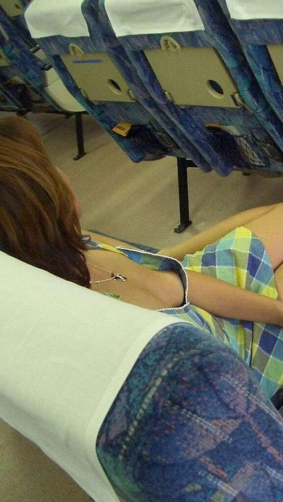 素人のチラリズムエロ画像20230824084643