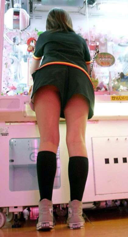 【神】パンチラしてる素人を激写！！【エロ画像】（48）