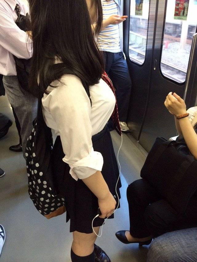 素人の着衣おっぱいエロ画像20230823111458