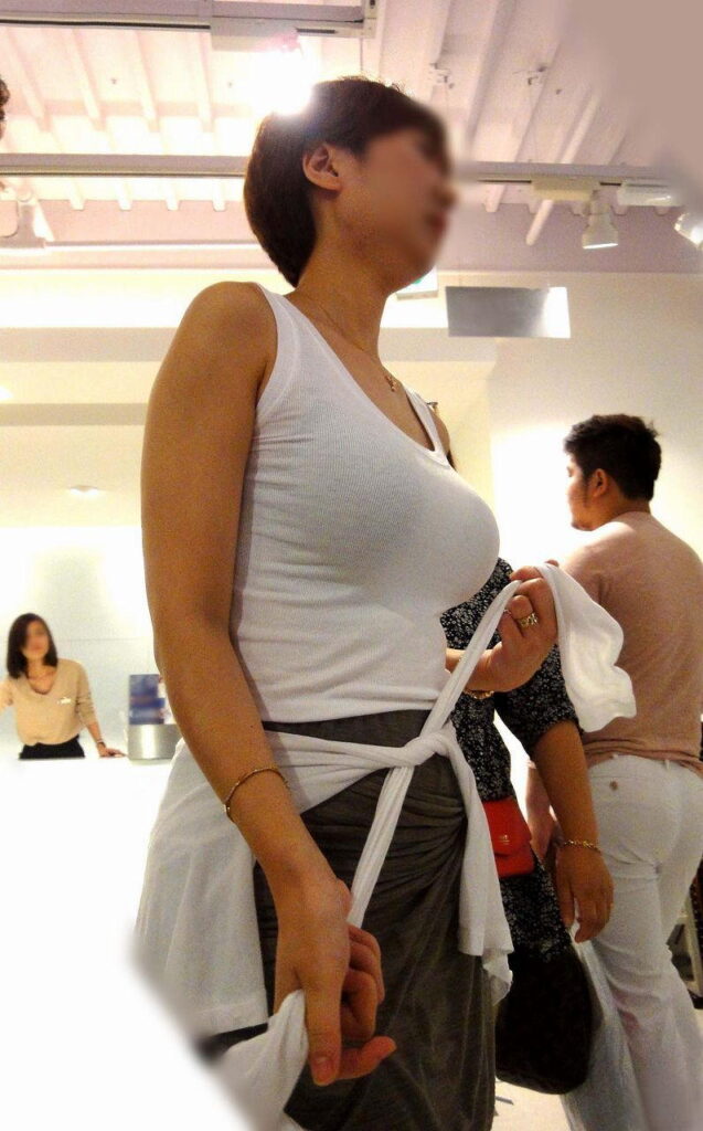 素人の着衣おっぱいエロ画像20230827104738