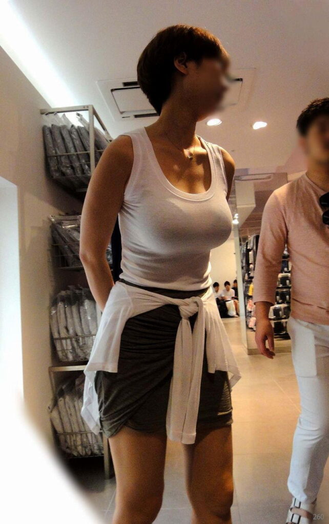 素人の着衣おっぱいエロ画像20230827104757