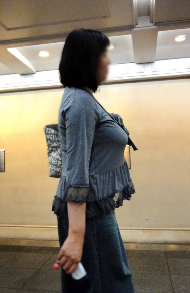 素人の着衣おっぱいエロ画像20230827124522