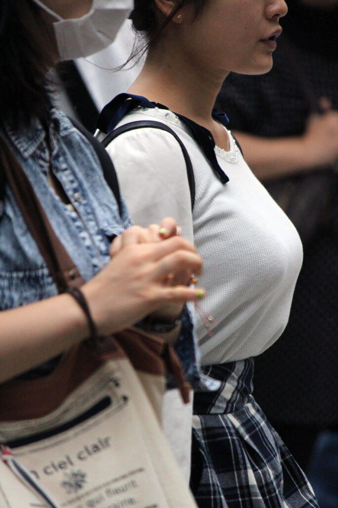 素人の着衣おっぱいエロ画像20230827124914