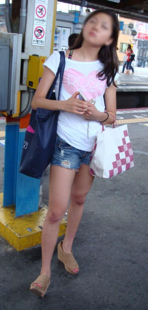 【街撮り】素人の美脚がめちゃ抜ける【エロ画像】（14）