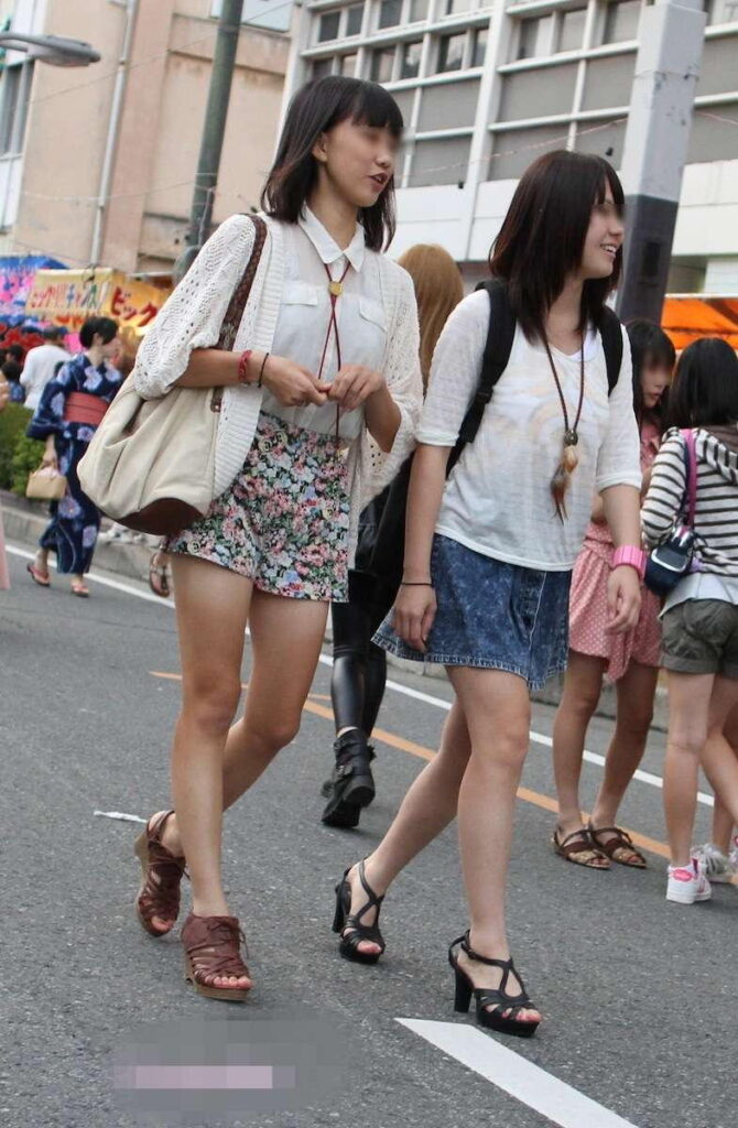 【街撮り】素人の美脚がめちゃ抜ける【エロ画像】（24）
