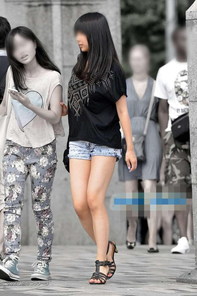 【街撮り】素人の美脚がめちゃ抜ける【エロ画像】（31）