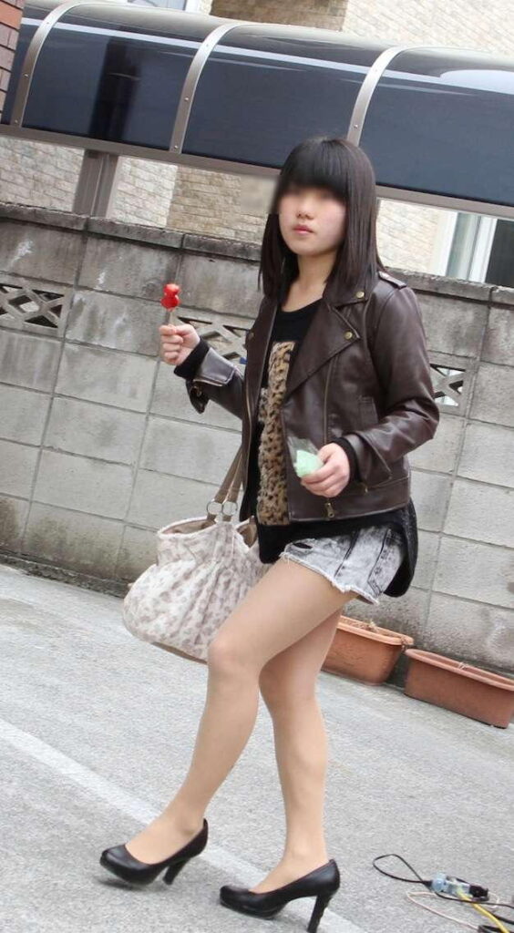 【街撮り】素人の美脚がめちゃ抜ける【エロ画像】（37）