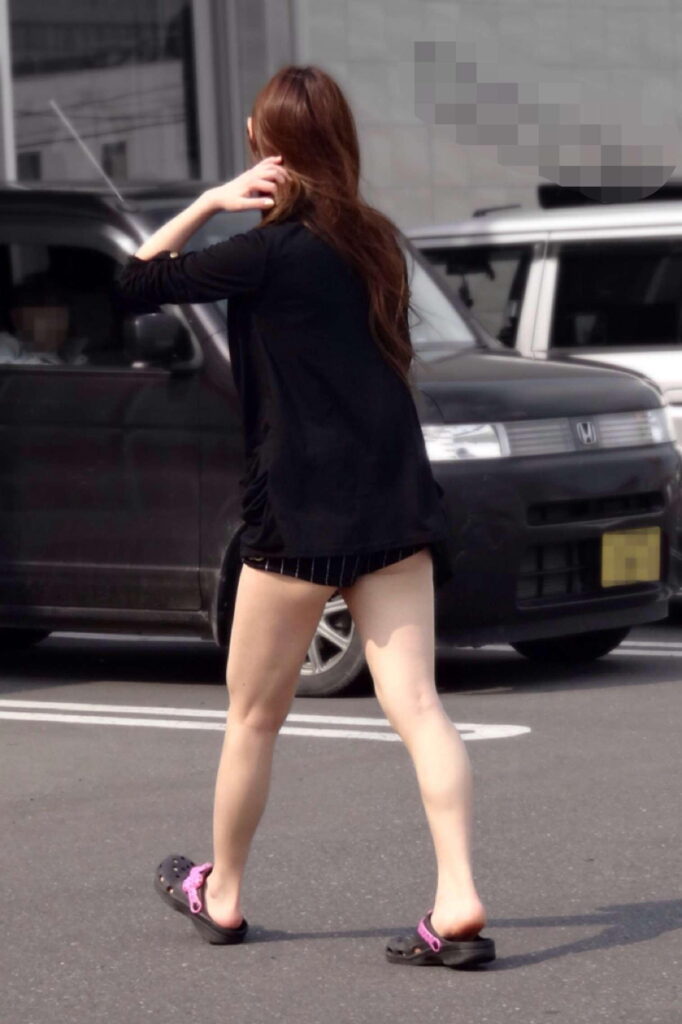 ハミ尻してる素人ギャルがエロすぎる【エロ画像】（17）