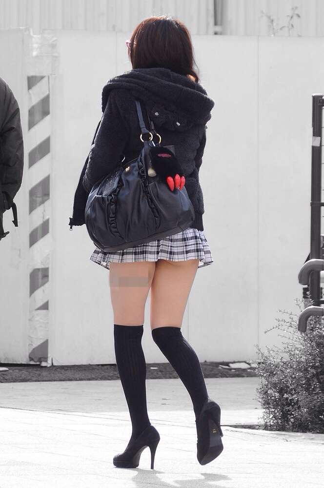 ハミ尻してる素人ギャルがエロすぎる【エロ画像】（40）