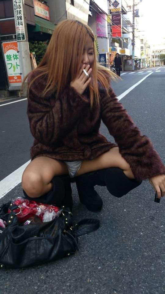 素人ギャルのパンチラ・半ケツ盗撮エロ画像（11）