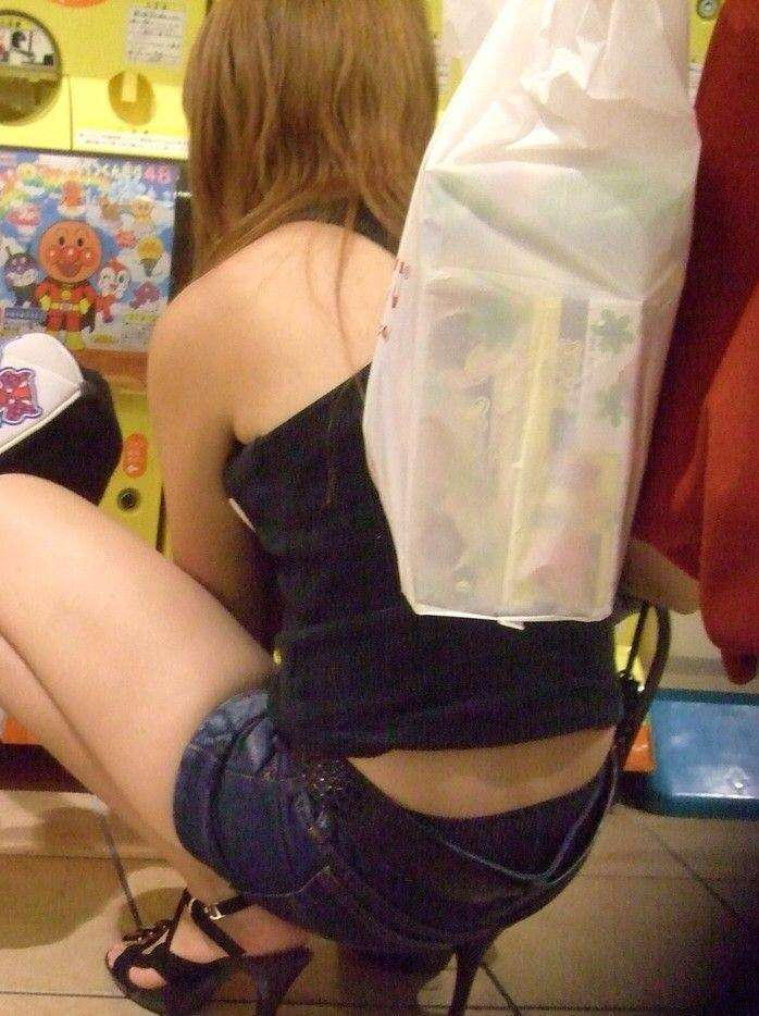 素人ギャルのパンチラ・半ケツ盗撮エロ画像（30）