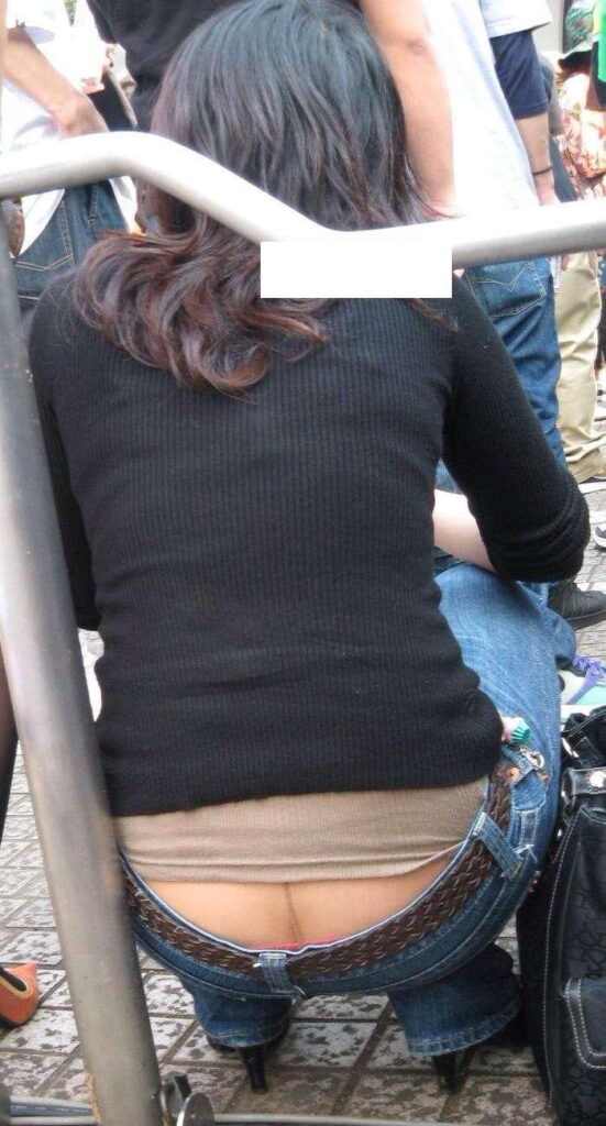 素人ギャルのパンチラ・半ケツ盗撮エロ画像（31）