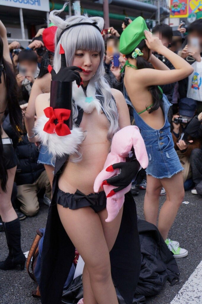 素人コスプレイヤーさん、もはや露出狂ｗｗ【エロ画像】（9）