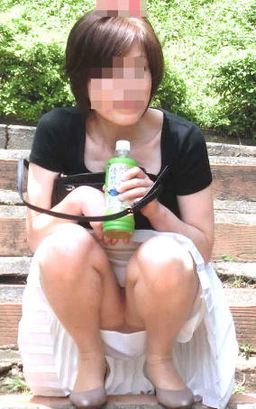 素人妻の露出エロ画像20230813172959