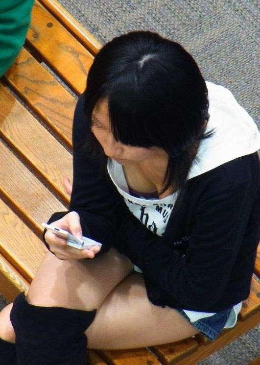 ガチ素人さんの胸チラ盗撮エロ画像（6）