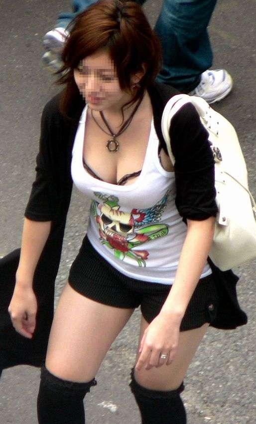ガチ素人さんの胸チラ盗撮エロ画像（9）