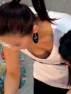 ガチ素人さんの胸チラ盗撮エロ画像（26）