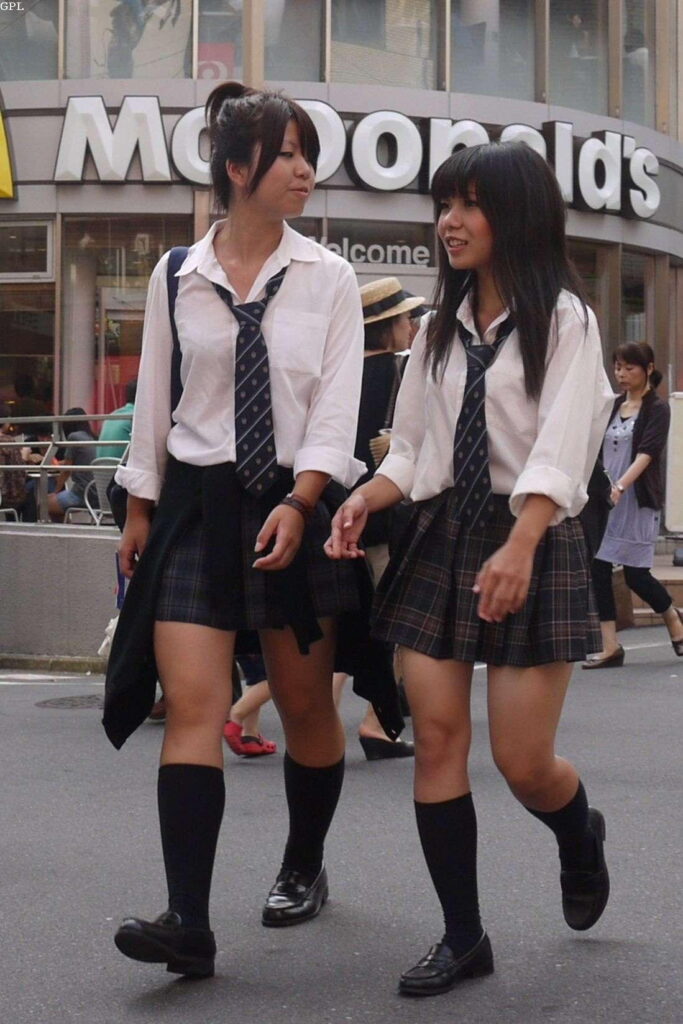 【素人】街撮り女子高生の盗撮エロ画像【顔出し】（13）