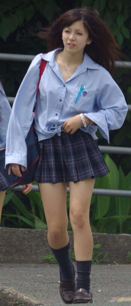 【素人】街撮り女子高生の盗撮エロ画像【顔出し】（29）