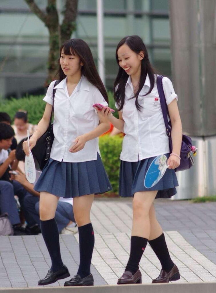 【素人】街撮り女子高生の盗撮エロ画像【顔出し】（2）