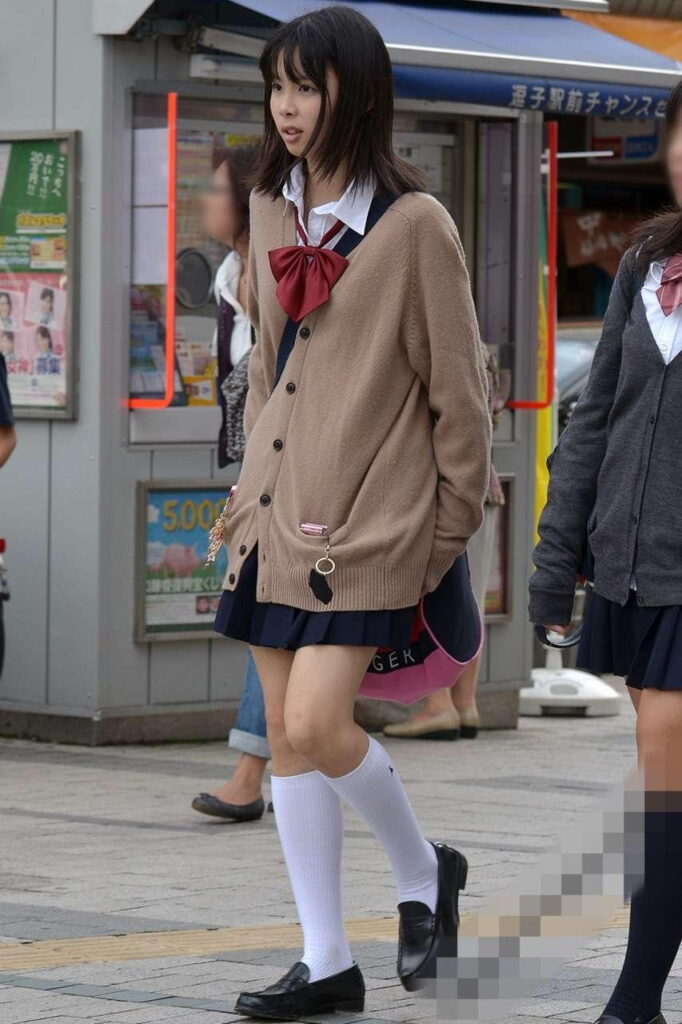 【素人】街撮り女子高生の盗撮エロ画像【顔出し】（3）