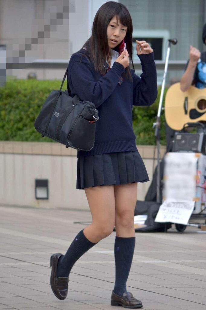【素人】街撮り女子高生の盗撮エロ画像【顔出し】（4）