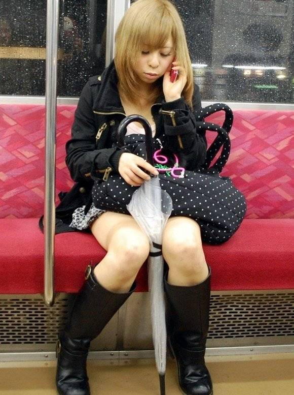【ガチシコ】電車内のギャルを盗撮【エロ画像】（11）